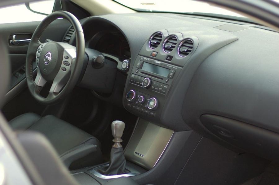  Nissan Altima Coupe 2.5S 2008 года  (фото 31 из 50)